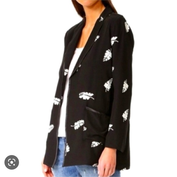 Anthropologie Capulet black and white Leaf print relaxed fit blazer. Size S - Picture 1 of 8